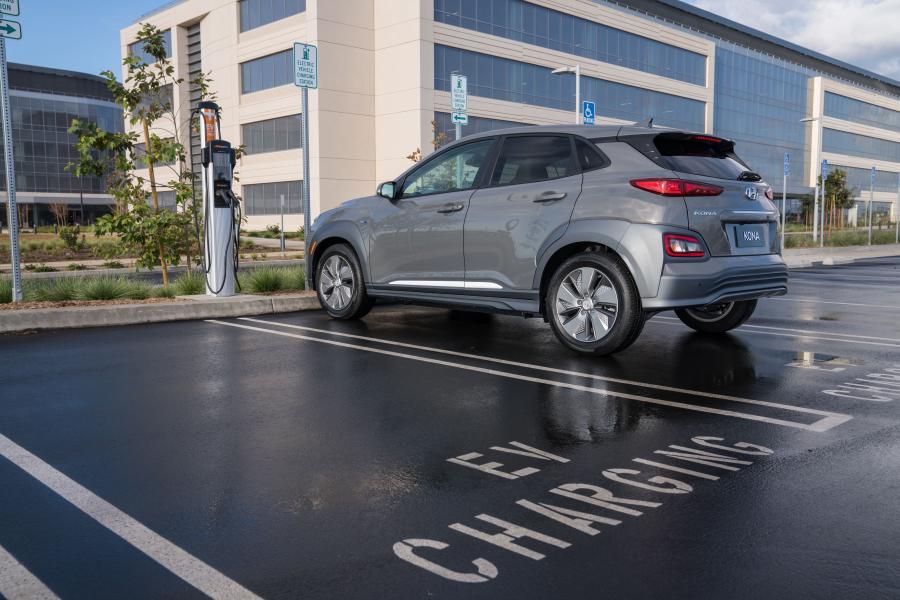  Hyundai Kona Electric (OS) 2018 года  (NA) (фото 20 из 55)